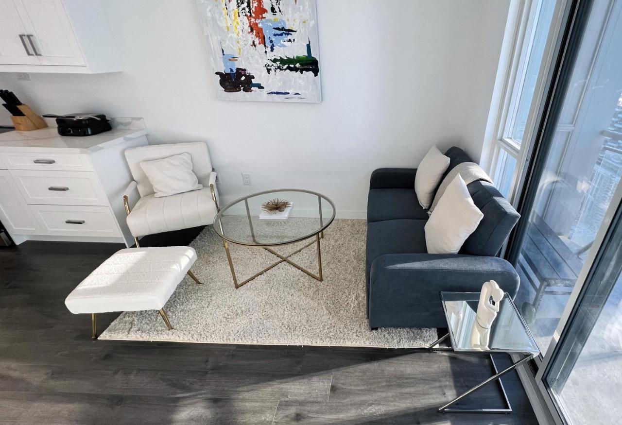 Stunning Luxurious Lakeview Condo By Cn Tower Toronto Exterior photo